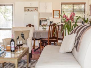 Gartelmann Studio @ Gartelmanns Wines walk to The Deck Cafe + Wine tasting Guest house, Lovedale - 1