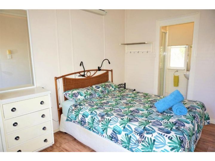 Getaway Villas Unit 3 - 3 Bedroom Self-Contained Villa with a Deck Guest house, Exmouth - imaginea 3