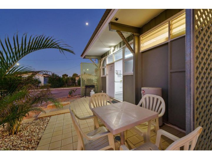 Getaway Villas Unit 38-10 - 2 Bedroom Self-Contained Accommodation Villa, Exmouth - imaginea 2