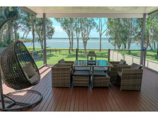 Getaway Lakefront Environmental House on Lake Macquarie with Water View Guest house, Lake Munmorah - 2