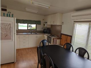 Goin Coastal Chalet, Busselton - 5