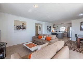 Golden Sands Beach Apartment Apartment, Perth - 4