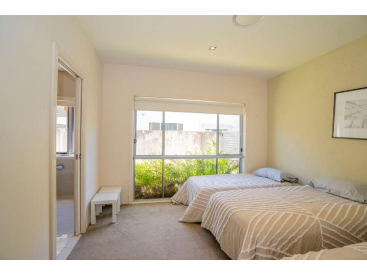 4 bedroom 4 bathrooms with a pool Guest house, Gold Coast - imaginea 15
