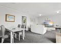 Gorgeous 2-Bed Apartment with Pristine Views Apartment, Sydney - thumb 3
