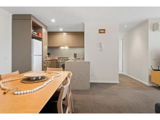 Gorgeous 3-Bed Apartment Near Flagstaff Gardens Apartment, Melbourne - 5