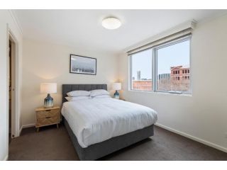 Gorgeous 3-Bed Apartment Near Flagstaff Gardens Apartment, Melbourne - 1