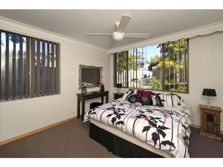 Gorgeous Harbourside! Apartment, Soldiers Point - imaginea 5