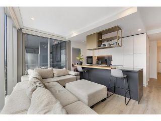 Gorgeous High-Rise Unit with Sky Bar, Pool and Gym Apartment, Melbourne - 1