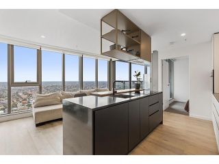 Gorgeous High-Rise Unit with Sky Bar, Pool and Gym Apartment, Melbourne - 5