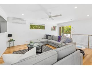 Graebill 2 Bedroom 2 Bathroom Light and Spacious Duplex Walk to Beach Great Outdoor Entertaining Area Guest house, Sunshine Beach - 2