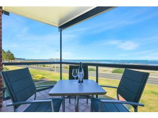 Granite Views Beachfront Apartment + WiFi Apartment, Encounter Bay - 1