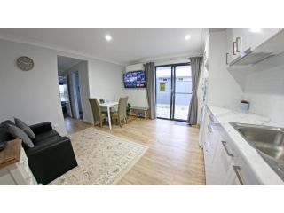 Granny Flat next to golf course Bed and breakfast, Stanthorpe - 2