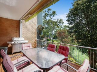 Coastal Townhouse with BBQ, Close Walk to Beach Guest house, Avoca Beach - 2