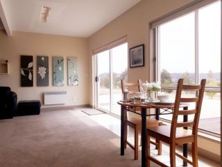 Couples Retreat with Mountain View Near Hobart Guest house, Tasmania - 2