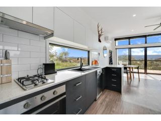 Gum Eco Lodge at Peak View Farm Guest house, Jindabyne - 5