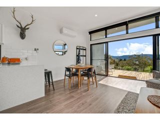 Gum Eco Lodge at Peak View Farm Guest house, Jindabyne - 1