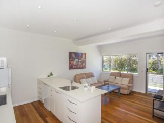 HARBOUR BREEZE - ULLADULLA Apartment, Ulladulla - 2