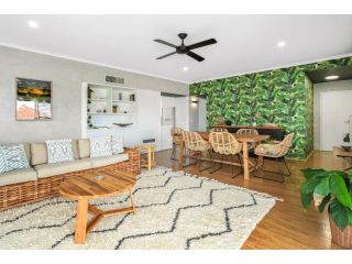 Harmonious haven with hinterland views, Noosa Heads Apartment, Noosa Heads - 4