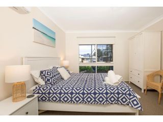 Hayes Beach House, Jervis Bay - Pet Friendly Award Winner - Fireplace Guest house, Callala Beach - 3