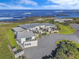 HEARN'S BEACHSIDE VILLA 3 Guest house, Port Fairy - 2