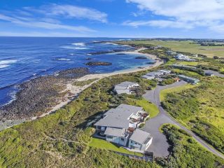 HEARN'S BEACHSIDE VILLA 3 Guest house, Port Fairy - 1