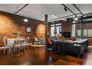 StayCentral - Heritage Warehouse Retreat Melbourne Apartment, Melbourne - 4