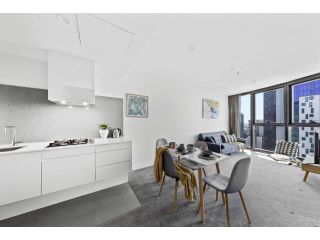 High-Floor, Luxury Living 2BR Apt Near Crown Casino with City Views Apartment, Melbourne - 2