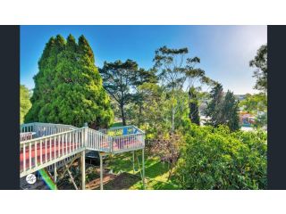 HILLTOP - Beautiful Family Retreat with a View Guest house, Victoria - 5