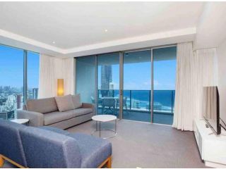 LUXURY APARTMENT- with WATER VIEWS FROM EVERY DIRECTION Apartment, Gold Coast - 5