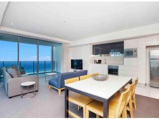 LUXURY APARTMENT- with WATER VIEWS FROM EVERY DIRECTION Apartment, Gold Coast - 1