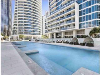 LUXURY APARTMENT- with WATER VIEWS FROM EVERY DIRECTION Apartment, Gold Coast - 3