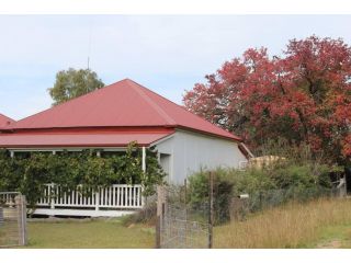 Glenlyon Dam Holiday Cottage & Farmstay Guest house, Stanthorpe - 1