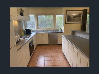 Elevated holiday house in bush setting overlooking wetlands Guest house, Ocean Grove - 1