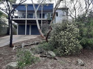 Elevated holiday house in bush setting overlooking wetlands Guest house, Ocean Grove - 2