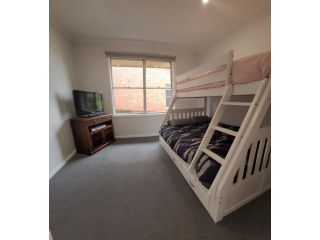 Home in North Geelong Guest house, Victoria - 5