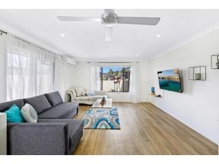 Homely Getaways in Broadbeach Waters Guest house, Gold Coast - 4