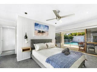 Homely Getaways in Broadbeach Waters Guest house, Gold Coast - 1