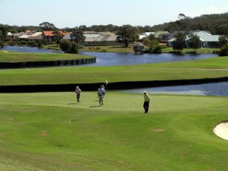 Horizons Golf Club Villa 126 Villa, Salamander Bay - 2