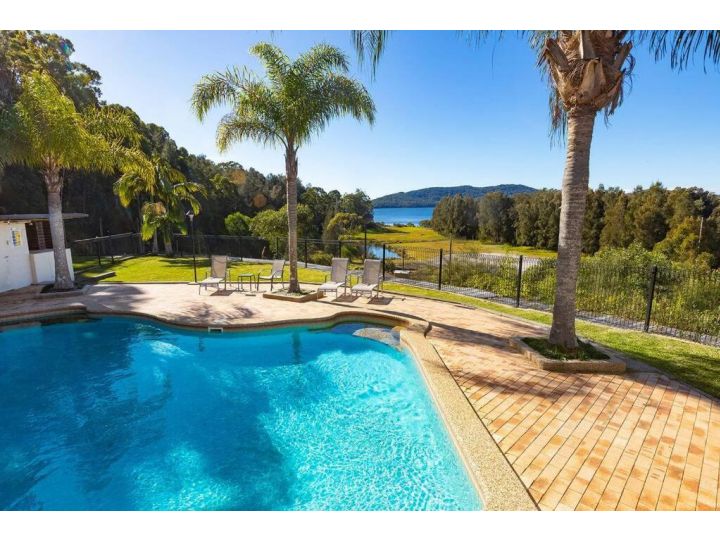 Huge Lake front property near Blueys Beach Guest house, New South Wales - imaginea 1