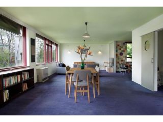 Huge stylish three bedroom apartment with pool Apartment, Melbourne - 4