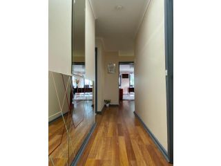 Entire Hume House Guest house, Melbourne - 2