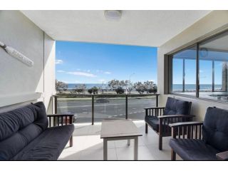 HUNT7- LOOKING FOR A BEACH HOLIDAY? Apartment, Alexandra Headland - 2