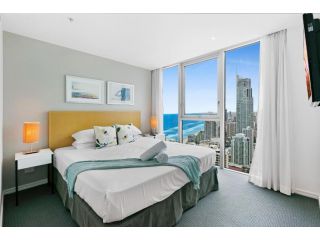 42nd Floor Apartment, Panoramic Views Above Hilton Apartment, Gold Coast - 2