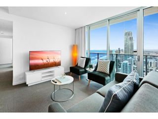 42nd Floor Apartment, Panoramic Views Above Hilton Apartment, Gold Coast - 4