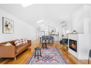 Incredible 3-Bed Home in The Heart of St Kilda Guest house, Melbourne - 1