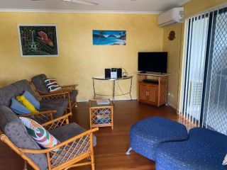 Indigo Place 1 - Rainbow Beach - Just Metres From The Pristine Surf Beach Guest house, Rainbow Beach - 1