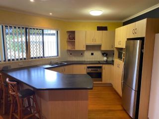 Indigo Place 1 - Rainbow Beach - Just Metres From The Pristine Surf Beach Guest house, Rainbow Beach - 5