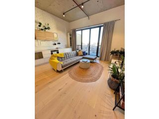 Industrial yet Modern, 1bd 1bth Apt - Woden Apartment, Phillip - 4