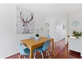 Central City Convenience in Prime Location Apartment, Melbourne - 4